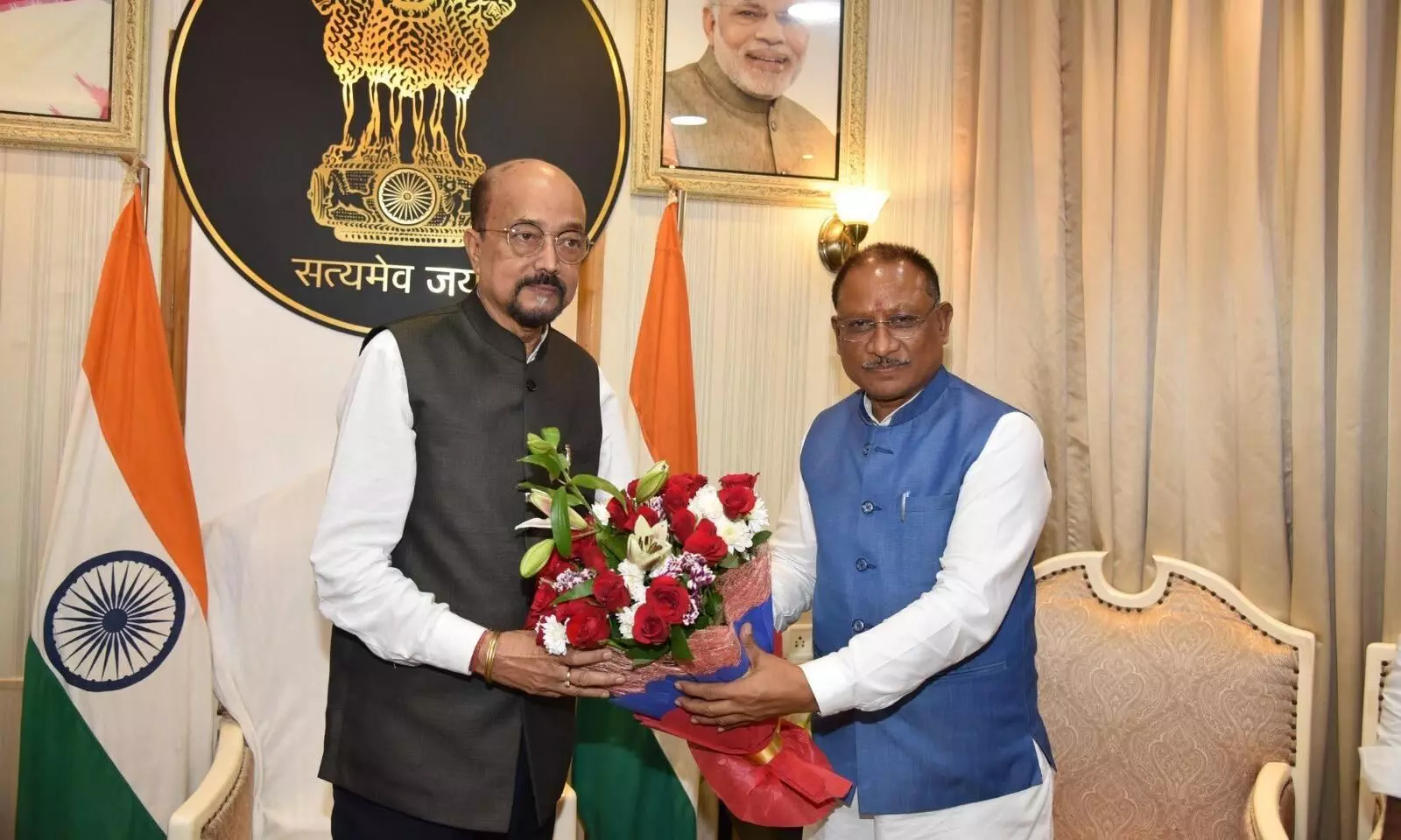 Ramen Deka in political settings